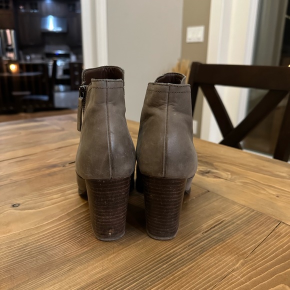 Aldo Grey Ankle Boots with Brown Heels, size 8 - Picture 3 of 3